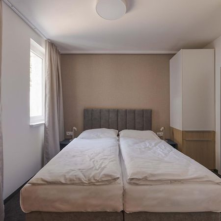 Hotel Taxis Bratislava - New Rooms Екстериор снимка
