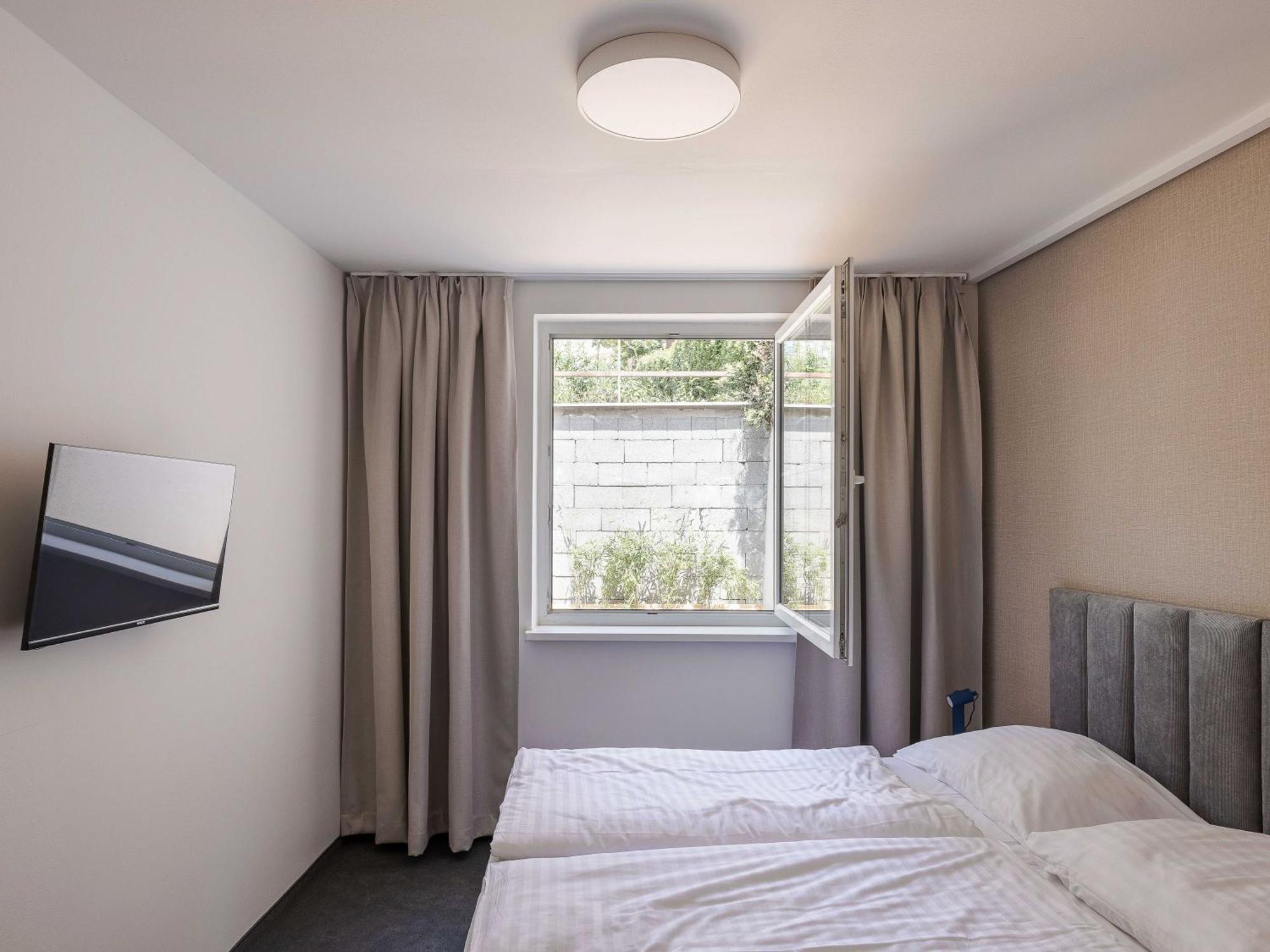 Hotel Taxis Bratislava - New Rooms Екстериор снимка
